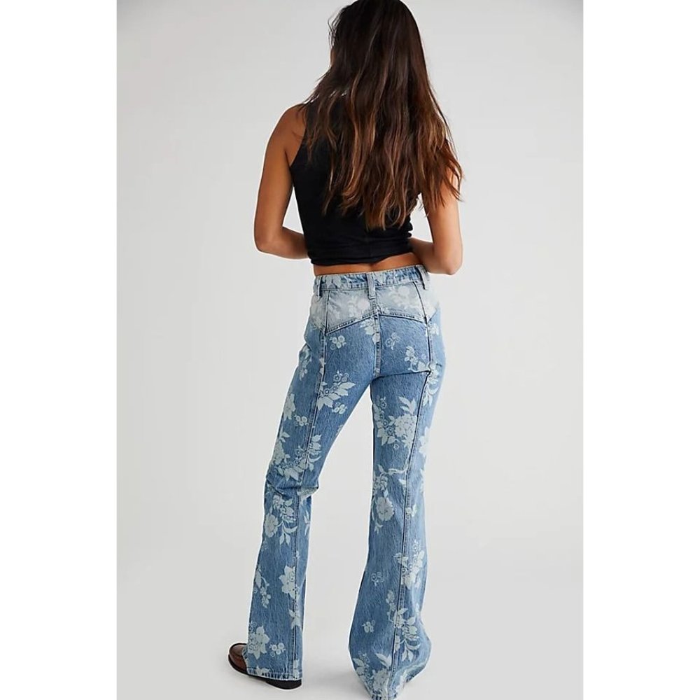 NEW Sz 26 2 Women Free People Naomi Printed Flare High Rise Blue Jeans OB1500259 - Picture 3 of 3